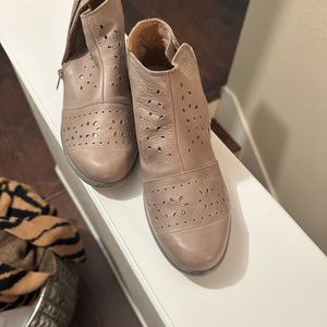 NWOT or box Noat Matagi bootie size 9